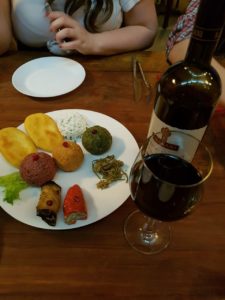 Georgian appetisers & wine: typical Georgian food